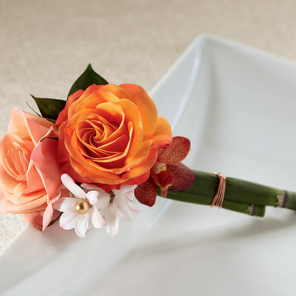Sunset Dream Boutonniere – T BEARS FLORIST & GIFTS, Columbus OH