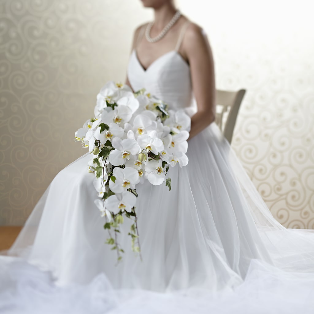 Classic White Bouquet – T BEARS FLORIST & GIFTS, Columbus OH