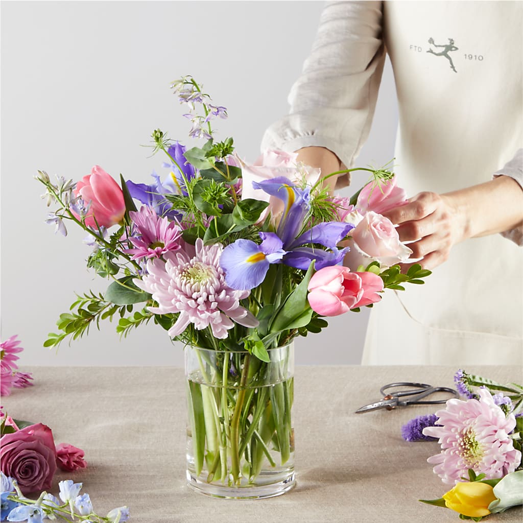 Pastel Tradition - A Florist Original – T BEARS FLORIST & GIFTS, Columbus OH